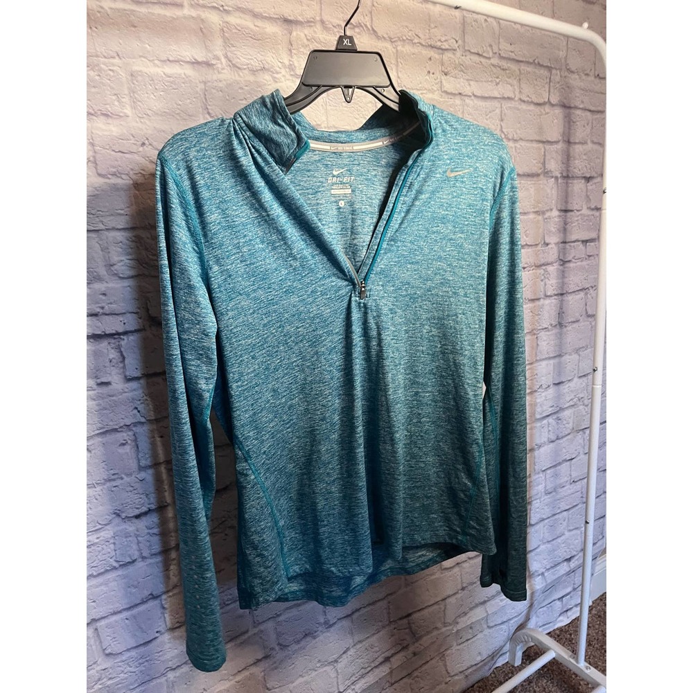 Nike women’s pullover